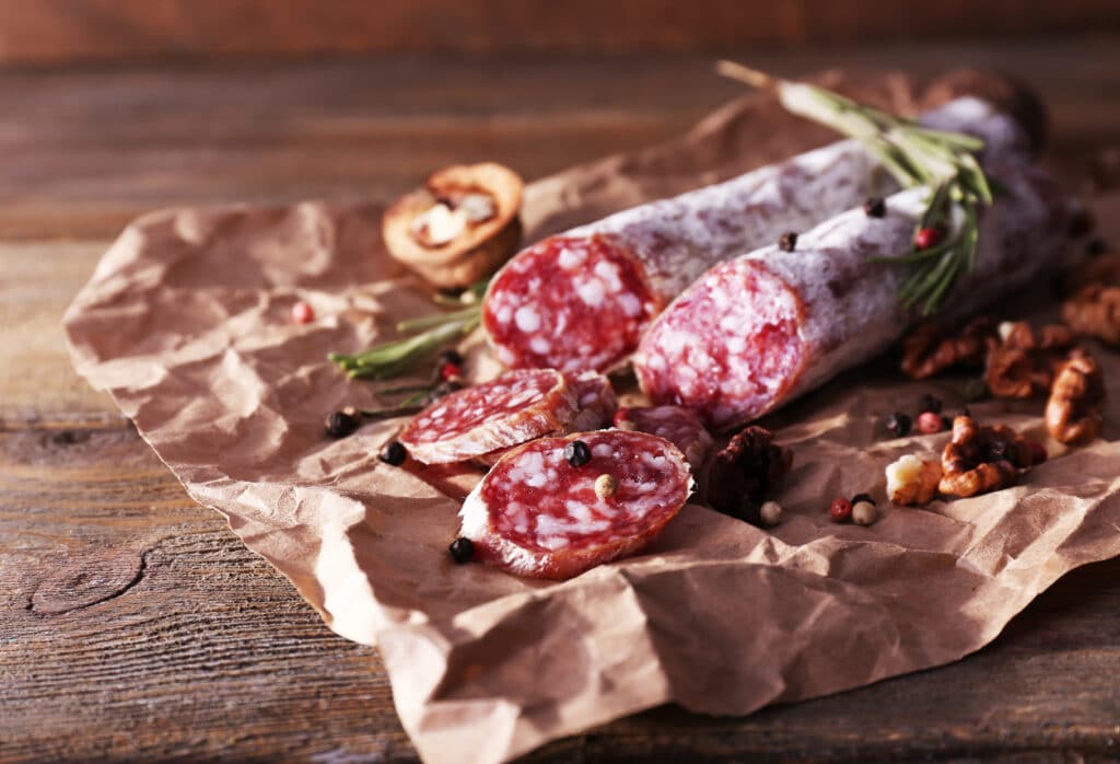 Salami aufgeschnitten