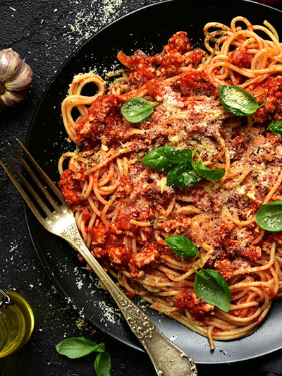 SAUCE BOLOGNESE HACKSO®: dieses Bild zeigt einen Teller mit einer Bolognese alla "HACKSO"